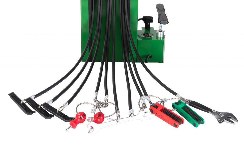 
chiavi inglesi aperte, chiavi a brugola, chiavi Torx, cacciaviti, leve per pneumatici per biciclette, chiavi inglesi regolabili, chiave per pedali, pompa per biciclette